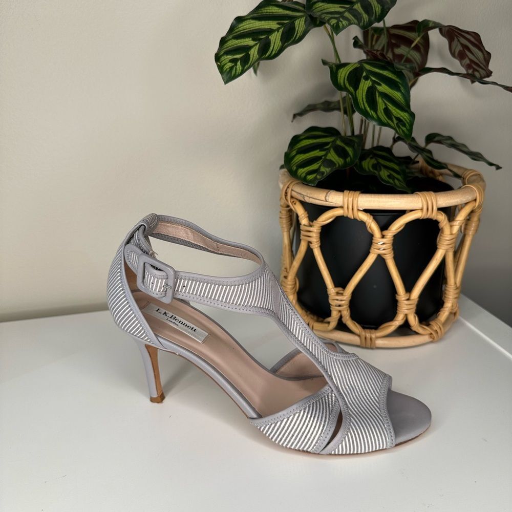K. Bennett London Gray White Striped Christina Pumps Made in Italy, Size 9.5/40 - Picture 1 of 14
